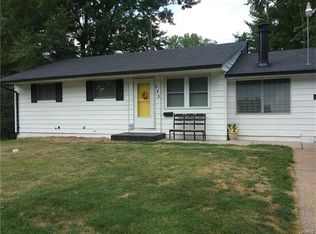 245 Perthshire Rd, Saint Louis, MO 63137