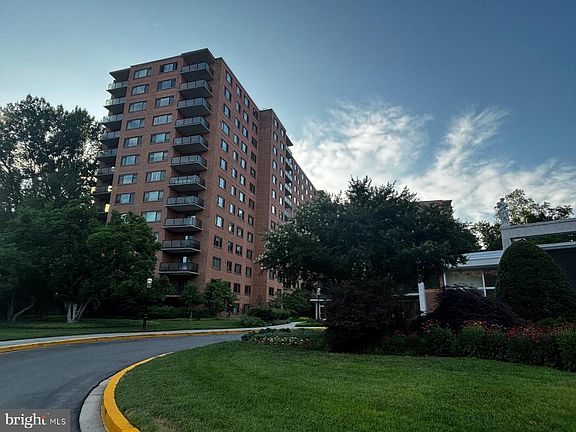 3rd image of 4201 Cathedral Ave NW APT 513W