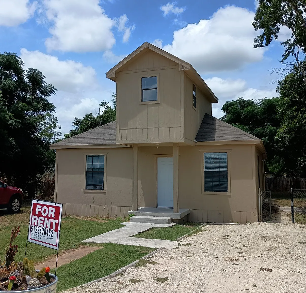 5 bed, 1600 sqft, $1,500 — Photo 1