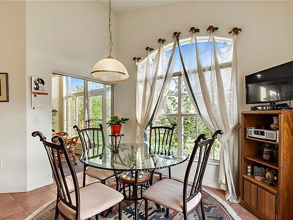 5th image of 211 Prather Dr