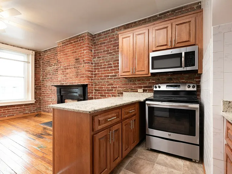 1239 W Cary St #2 — Photo 6