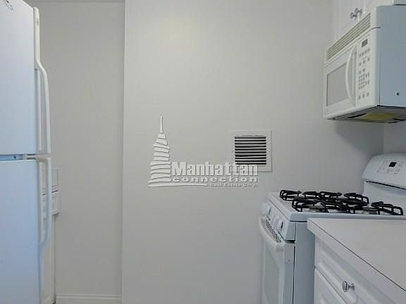 5th image of 1 Astor Pl APT 8A