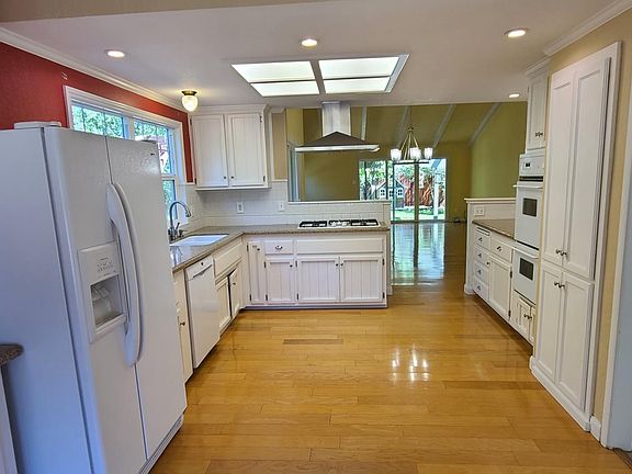 5th image of 2223 Amador Ave
