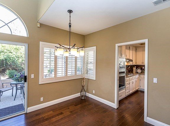 697 Trousdale St-9