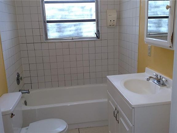 5th image of 5806 N Lincoln Ave