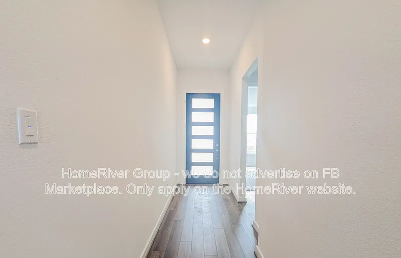 3 bed, 2.0 bath, 1577 sqft, $2,200 — Photo 2
