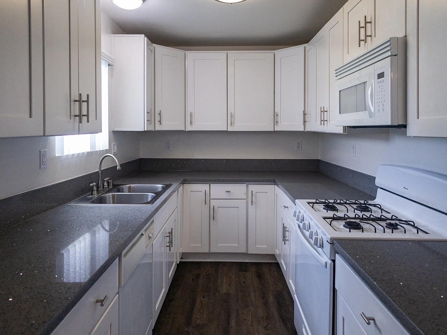 Huntington Knolls Apartment Home — Photo 3