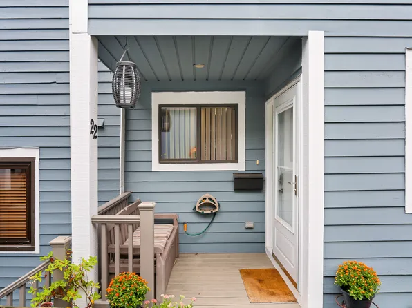 22 Timber Rdg, Mount Kisco, NY 10549