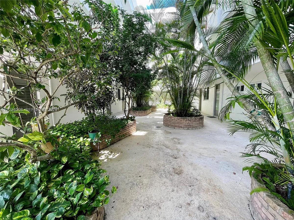 Building Photo - 1670 Bay Rd #2B
