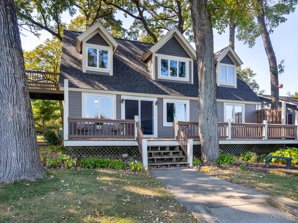 5918 Beachway St, Cary, IL 60013