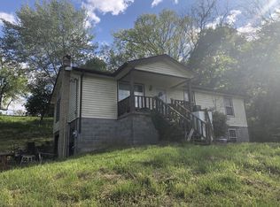 250 Garrison Ln, Cottontown, TN 37048