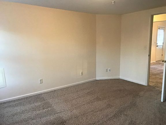 5th image of 204 Kidwell Ave APT 2