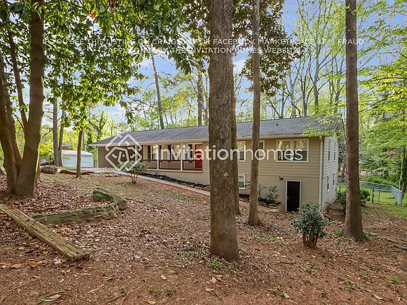 3rd image of 2306 Atoka Dr SE