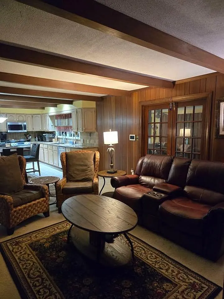 610 Hillsboro Dr — Photo 2