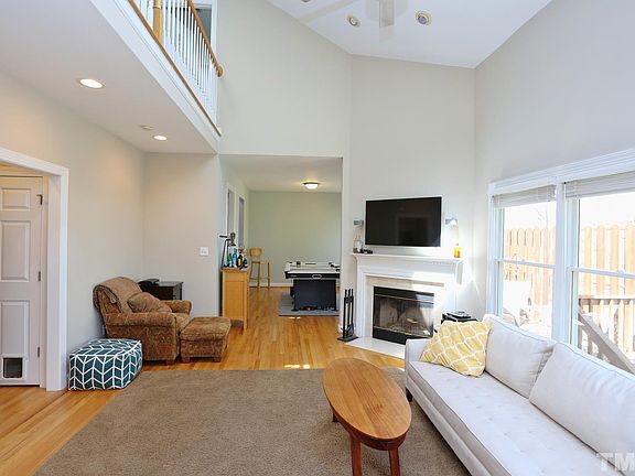 4th image of 323 Columbia Pl E #1
