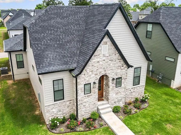 2403 S 31st St, Rogers, AR 72758