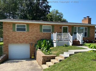 301 Sutherland Dr, Saint Albans, WV 25177