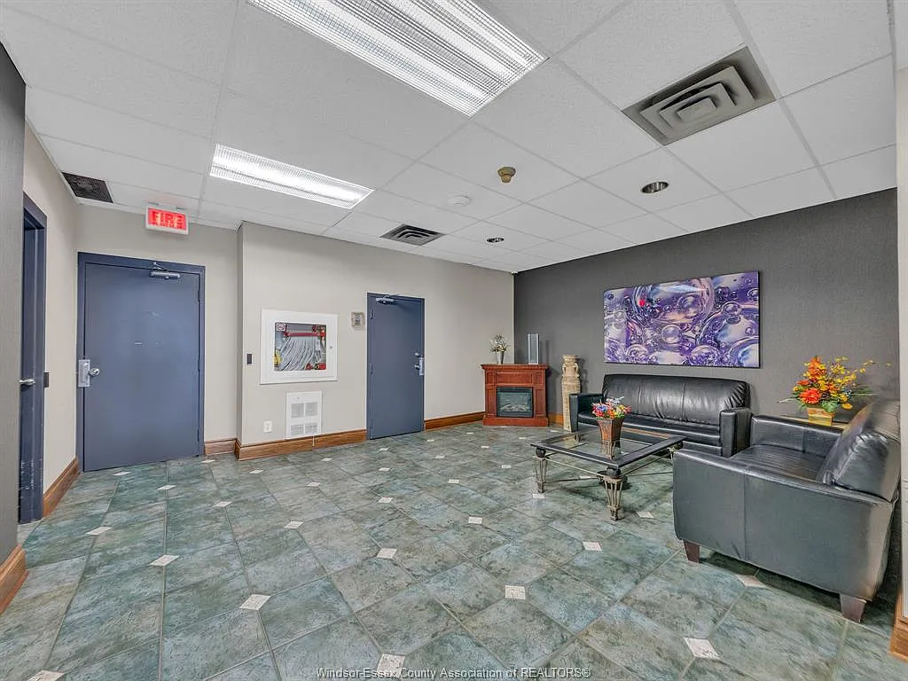 Building Photo - 540 Ouellette Ave #5D