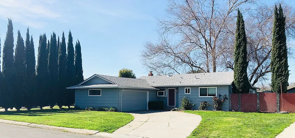 1139 Meadow Ave photo 1