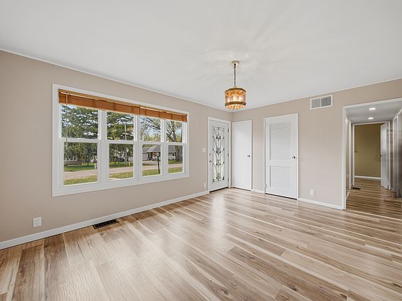 5th image of 1107 University St