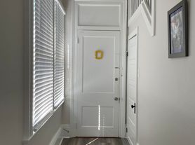 Spacious 2bd/2.5 Baths! Across From Langenstein'S, Uptown, 2 br / 2.5 ba, $2200