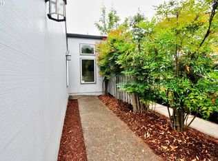 958 NW 11th St, McMinnville, OR