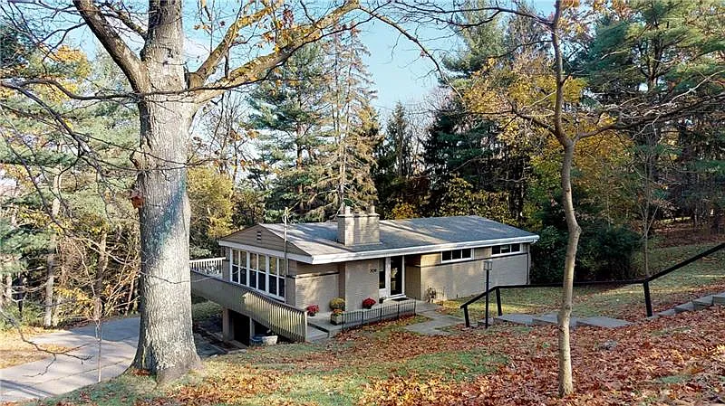 709 Woodland Rd photo 1