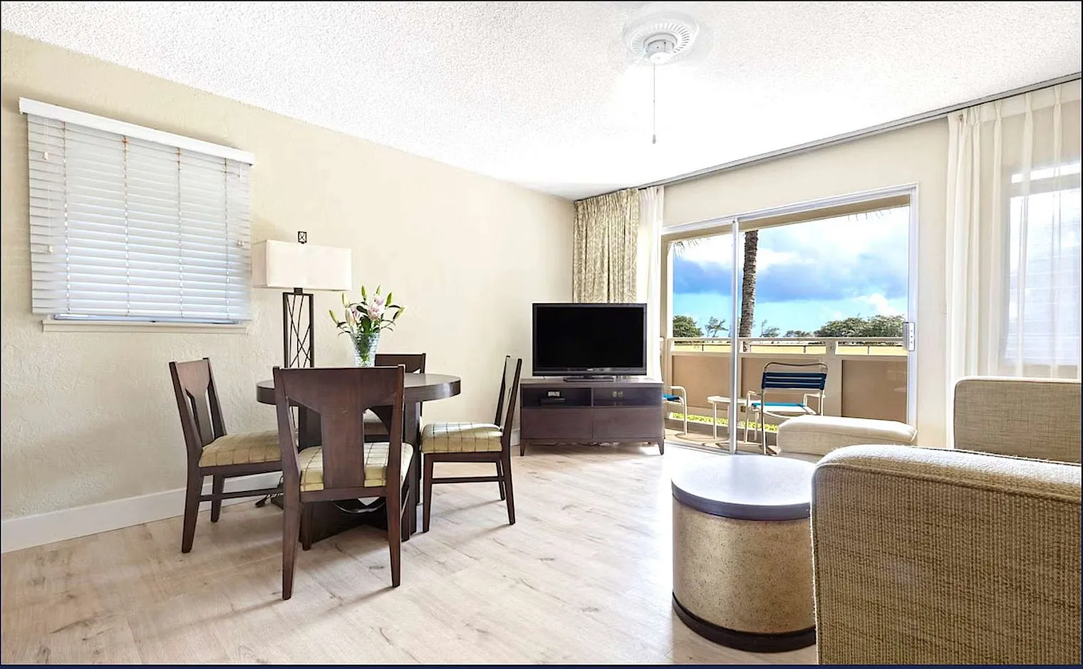 1 bed, 1.0 bath, 495 sqft, $10,987 — Photo 2