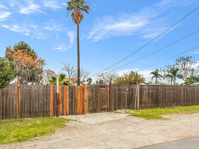 14993 Yucca Ave #A — Photo 24