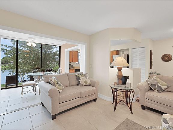 4th image of 3507 Emerald Oaks Dr #1804