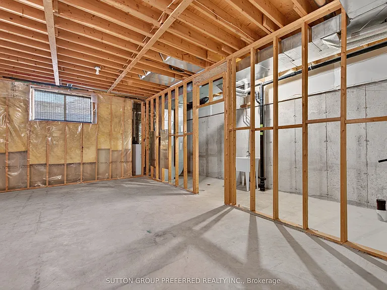 185 N Centre St #7 — Photo 33