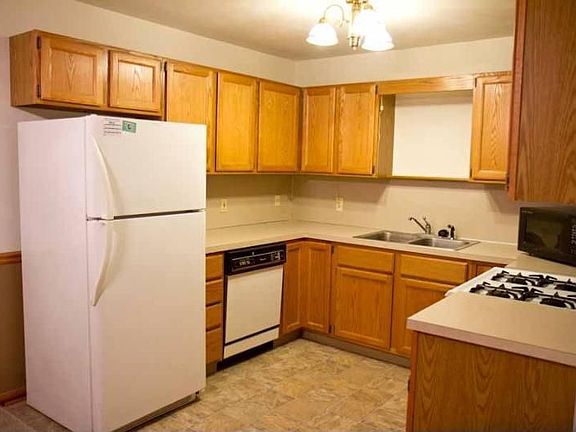 3rd image of 2933 Byron Center Ave SW APT B