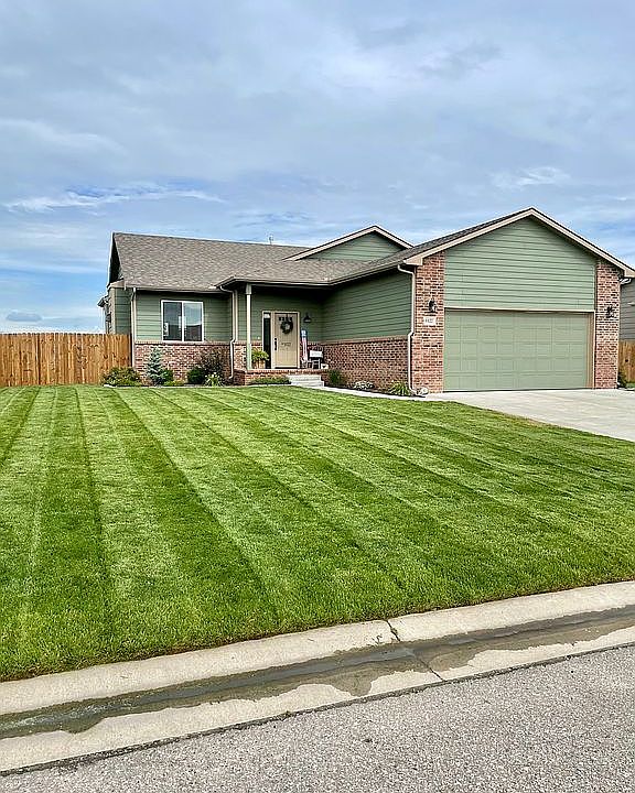 1st image of 1122 E Red River Cir