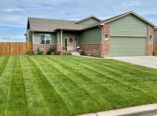 1122 E Red River Cir, Clearwater, KS 67026