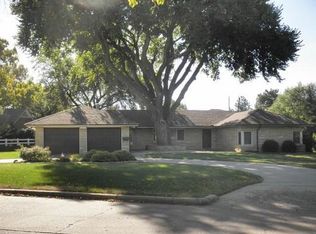 1717 E 11th Ave, Winfield, KS 67156