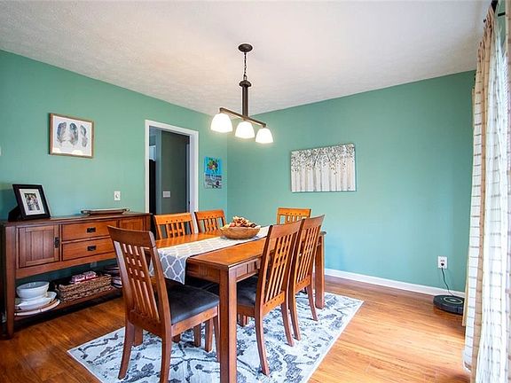 4th image of 5953 Churchill Way