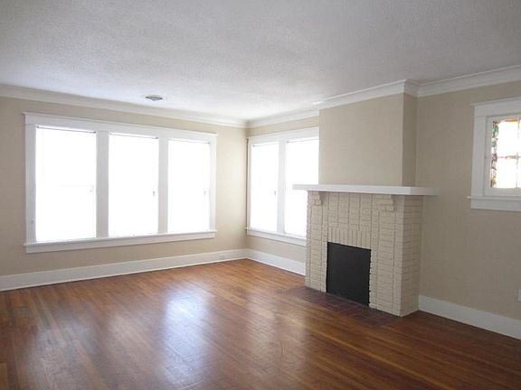 2nd image of 806 Stonewall St