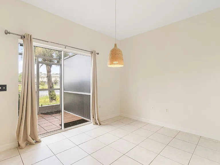 7565 Plantation Cir — Photo 11