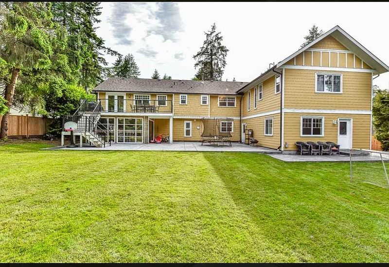 Surrey House for rent - 4 Bedrooms — photo 9