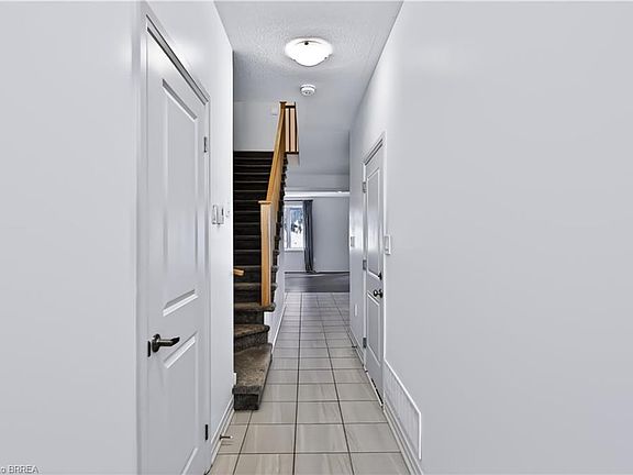 5th image of 156 Middleton St
