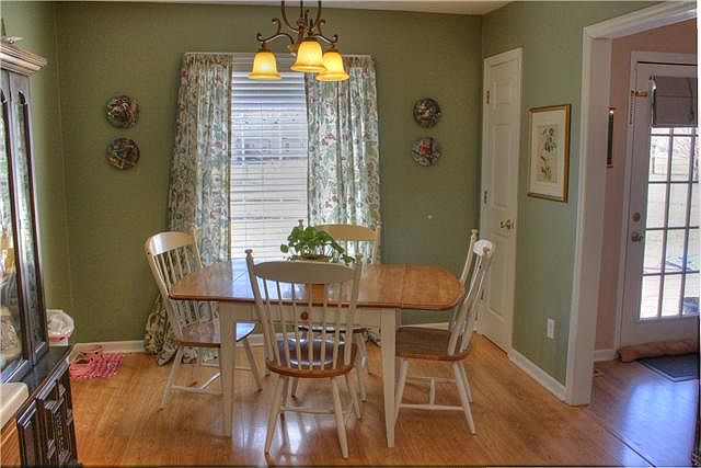 2nd image of 4147 Meadow View Cir