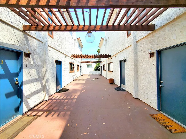 86 S Sierra Madre Blvd #6 — Photo 4