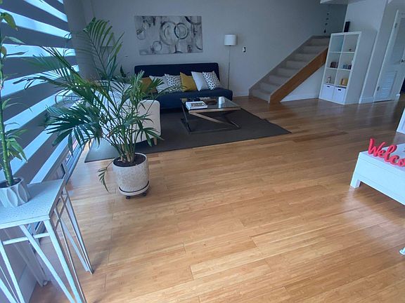 3rd image of 1701 NE 115th St APT 32A