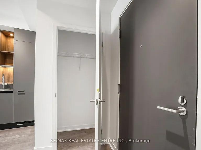 39 Mary St #2001 — Photo 16