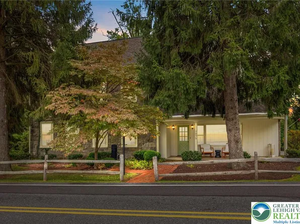 1075 W Macada Rd, Bethlehem, PA 18017