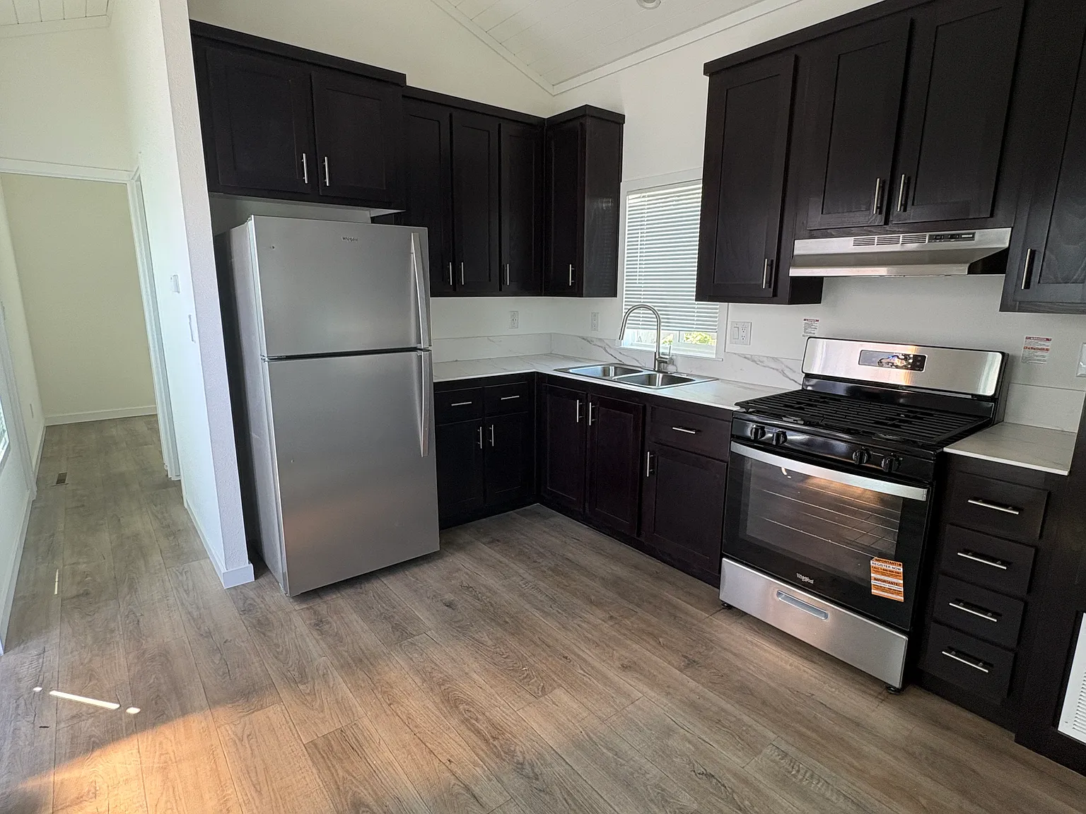 2 bed, 385 sqft, $2,345 — Photo 4
