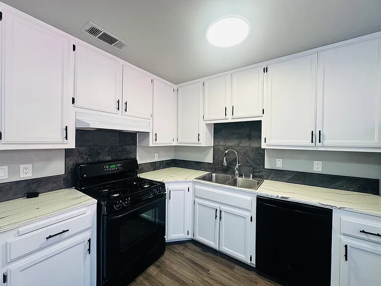 9633 1/2 N Loop Blvd #A — Photo 4