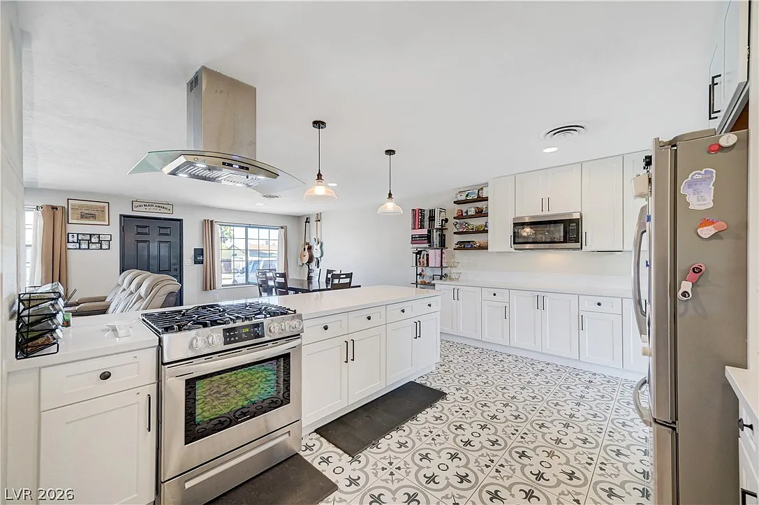 3 bed, 2.0 bath, 1267 sqft, $2,500 — Photo 1