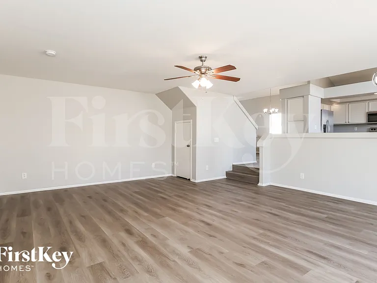 11009 W Frier Dr — Photo 3