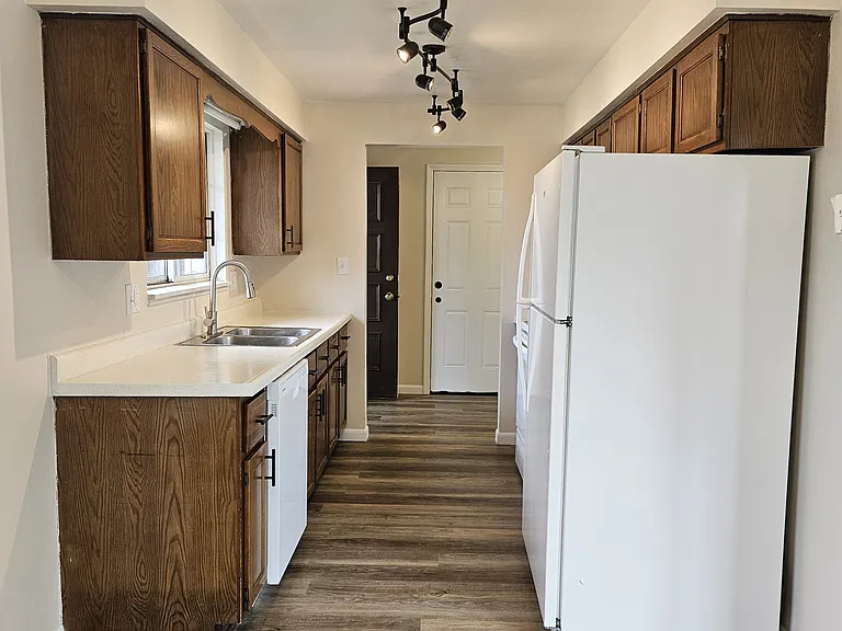 311 Heritage Ct — Photo 6